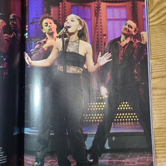 Ariana Grande Collector's Edition magazine - Picture 2 of 4